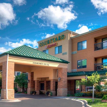 Courtyard By Marriott Traverse Stadt Exterior foto