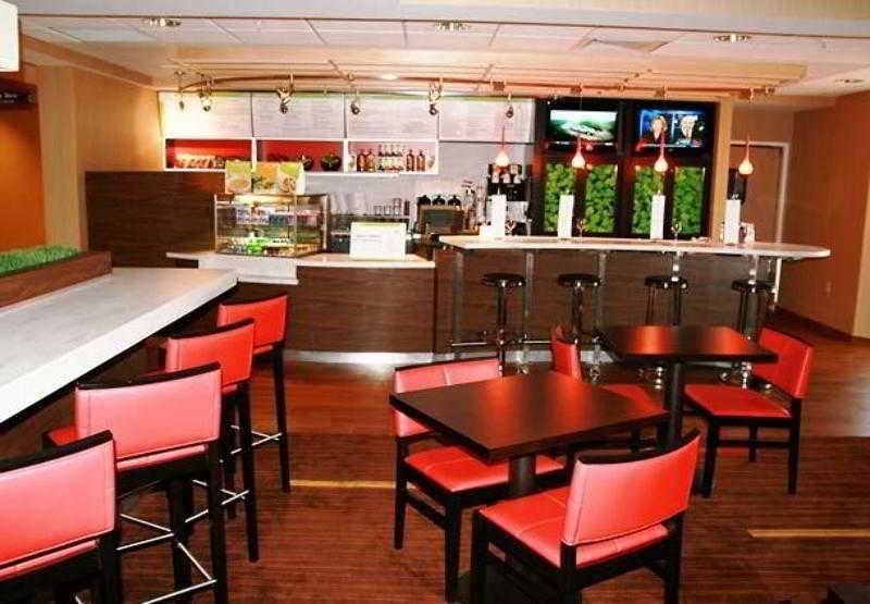 Courtyard By Marriott Traverse Stadt Exterior foto