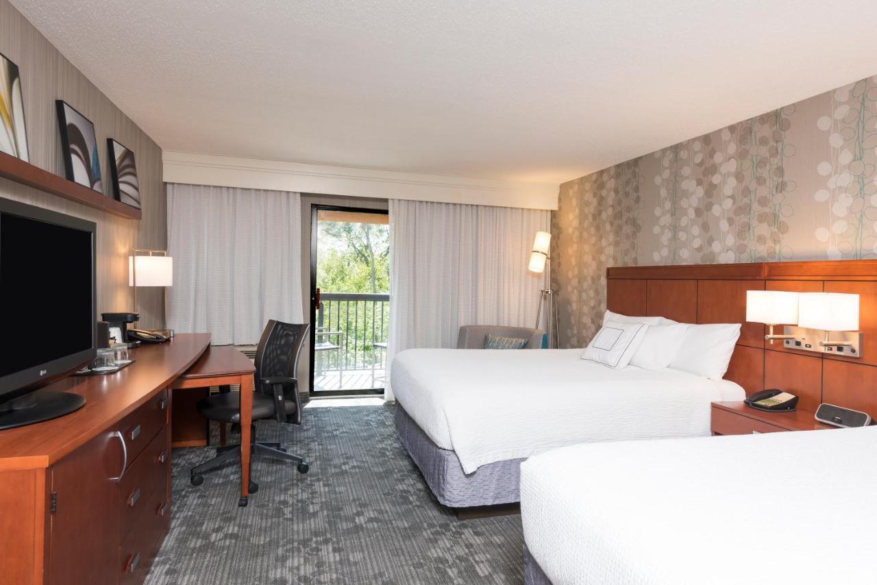 Courtyard By Marriott Traverse Stadt Exterior foto