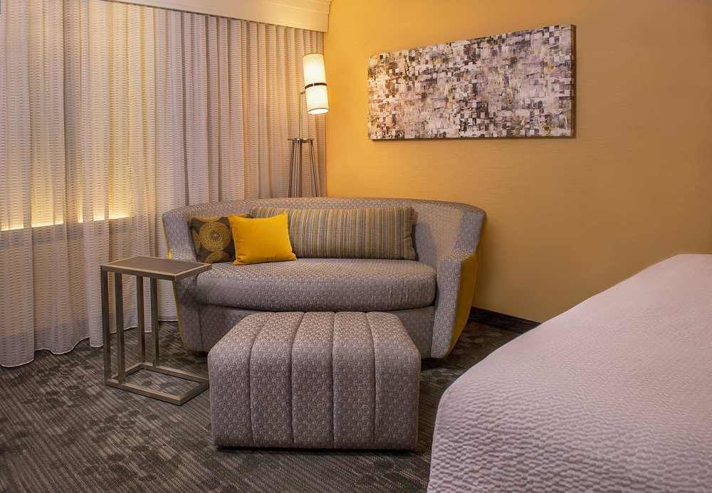 Courtyard By Marriott Traverse Stadt Exterior foto